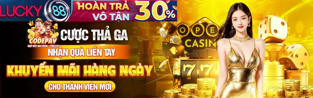 Sân bóng đá cuồng nhiệt với các cầu thủ đang thi đấu